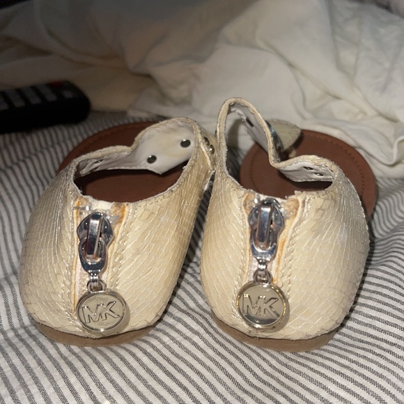 Girls MK Michael Kors thong sandals size 10 with zipper up back of foot - Picture 7 of 8